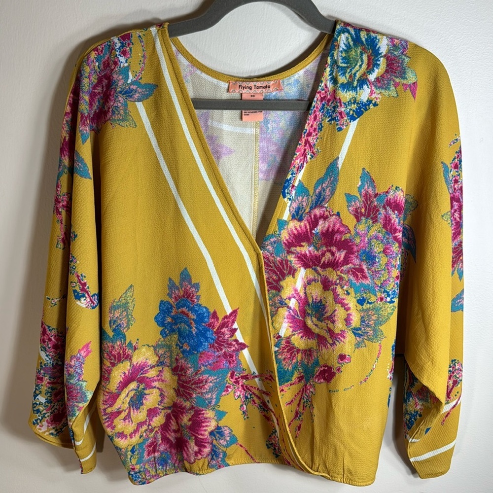 Flying Tomato fun colorful top. Elastic at bottom, flowy sleeve.‎ V neck Size XS